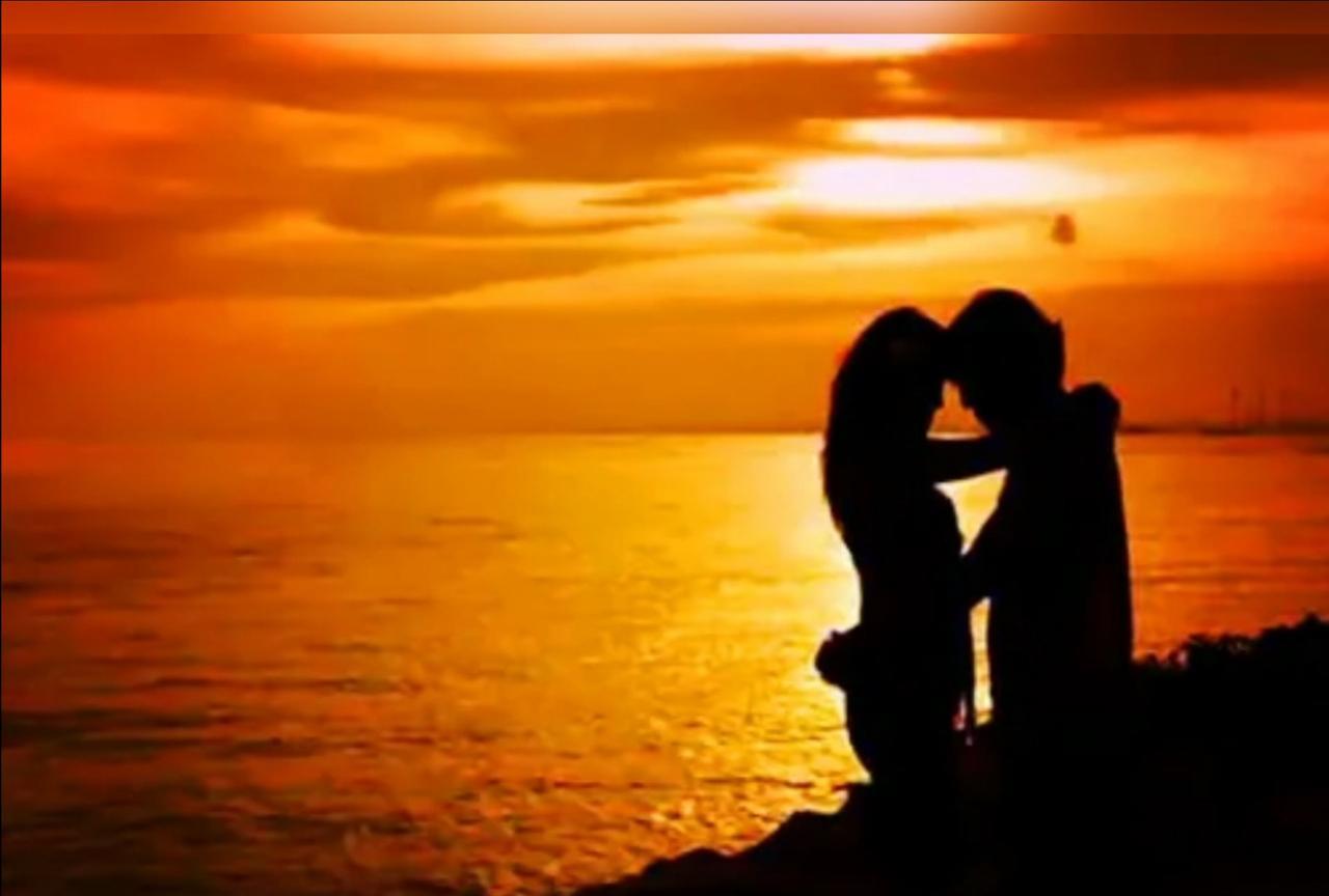 #一个爱你的，一个懂你的，你选择谁#如果是结婚，我肯定选爱我的，和不爱你的人结婚