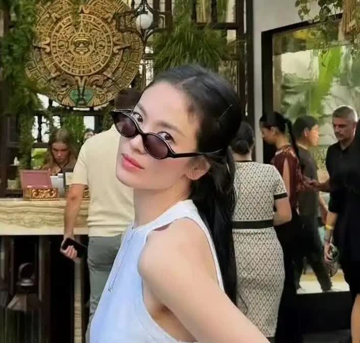 一觉醒来，

宋仲基的天都塌了。

没想到被他嫌弃推倒婚房都要舍去的宋慧