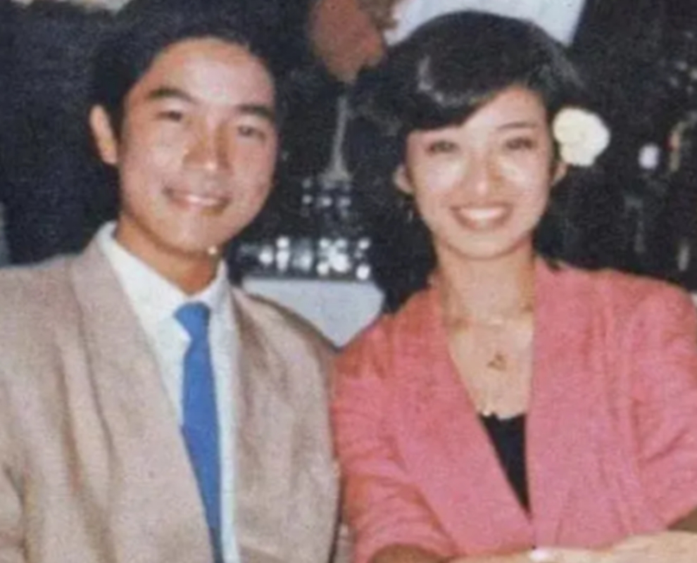 1980年，陈百强见到了自己的偶像山囗百惠，山囗百惠要求陈百强在他面前唱昨夜梦见