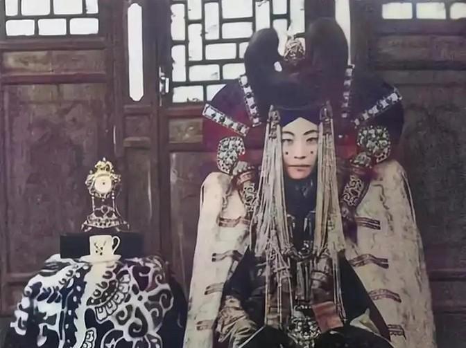 1938年5月，斯大林下令处决了外蒙古末代皇后格嫩皮勒。在面临死亡的时刻，格嫩皮