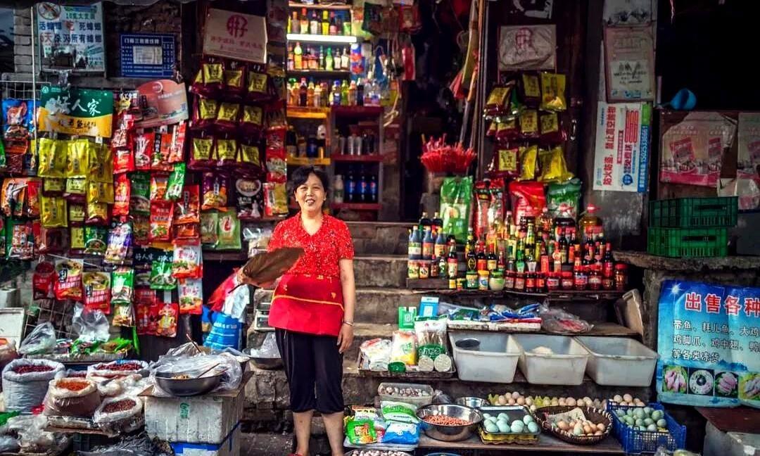 那些号称"厂家直销"的义乌商家，其实都在做二道贩子。
你猜怎么着？现在连快递单都