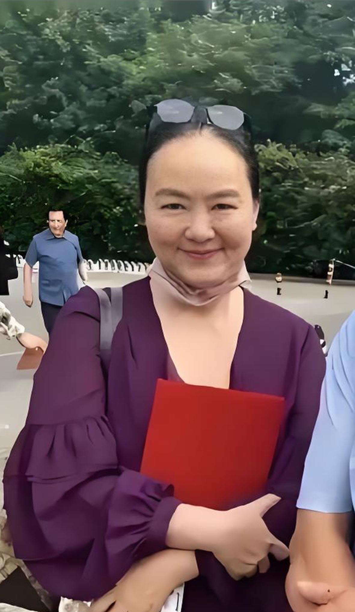 #记录我的2025#
曾经那么漂亮的央视美女主持人孙小梅，真没想到，看起来，竟然