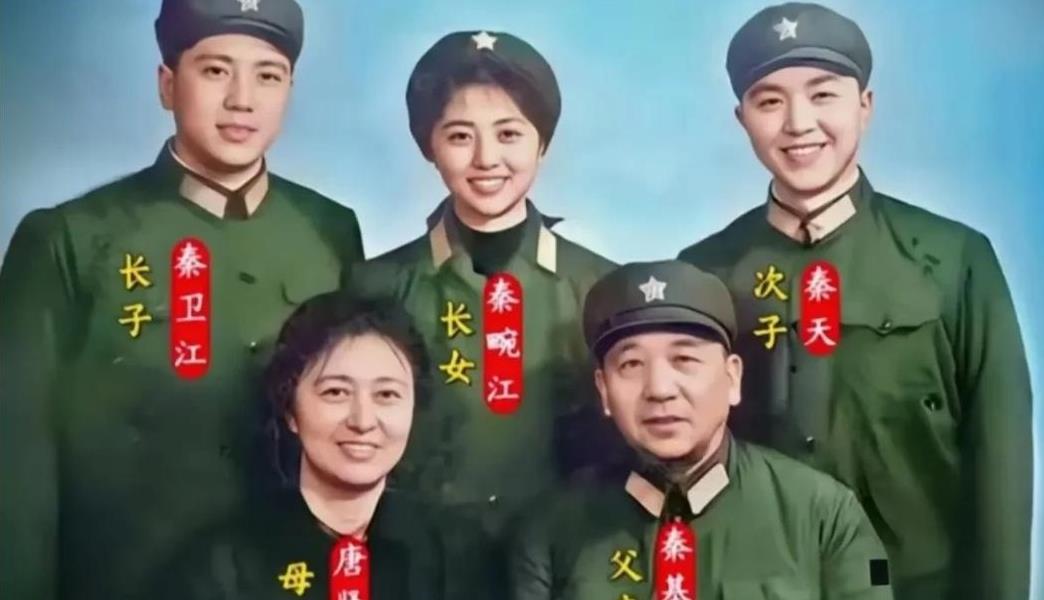 母亲，女儿的颜值都很高，红色基因后继有人。
这真正是高能量、高智商、高能耐、高颜