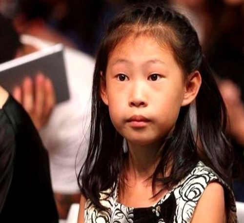 网友们都酸了吧？被批最丑星二代，如今站上几万人演唱会舞台。

小沈阳演唱会神秘嘉