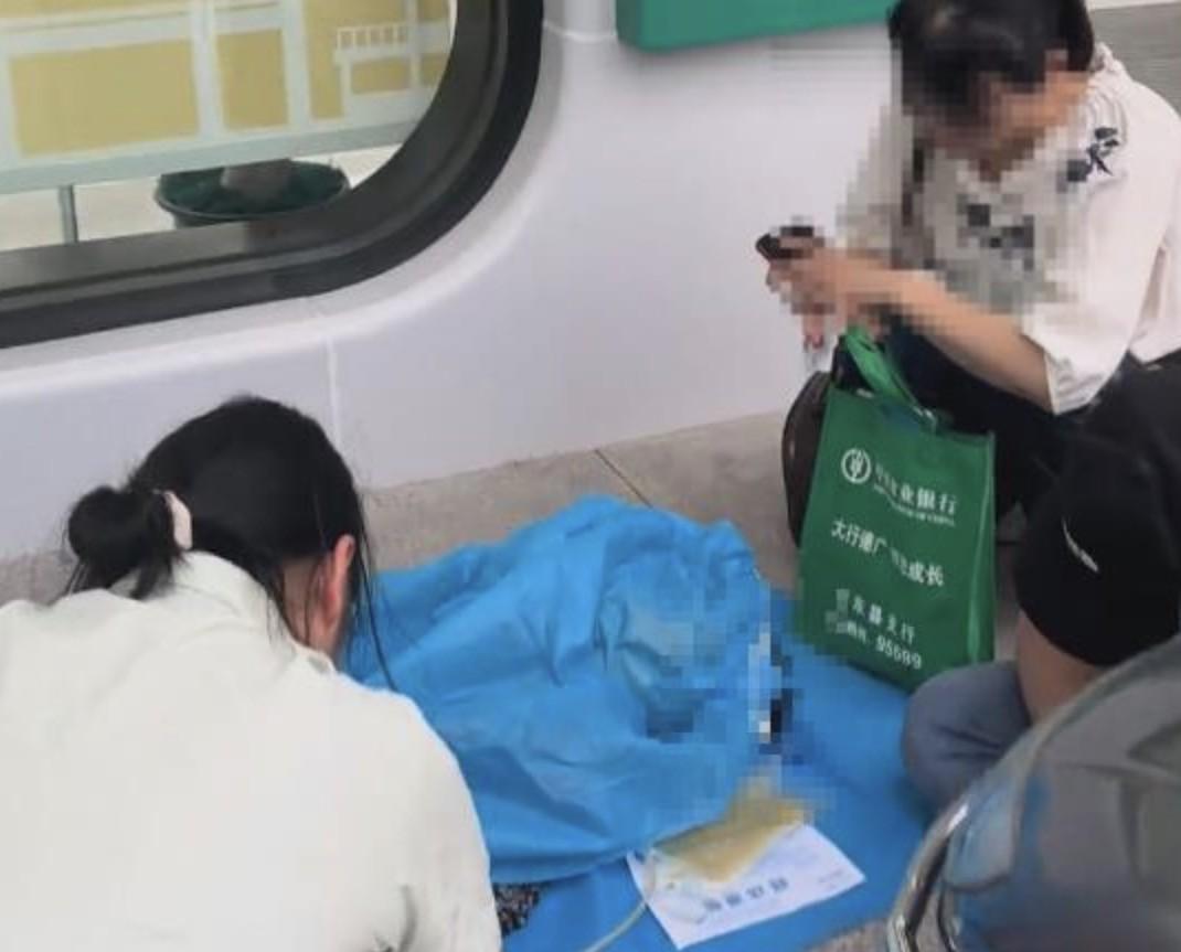 重病老人在银行取现去世，又有新的内幕被曝出！起初一位自称是去世老人侄子的网友称，