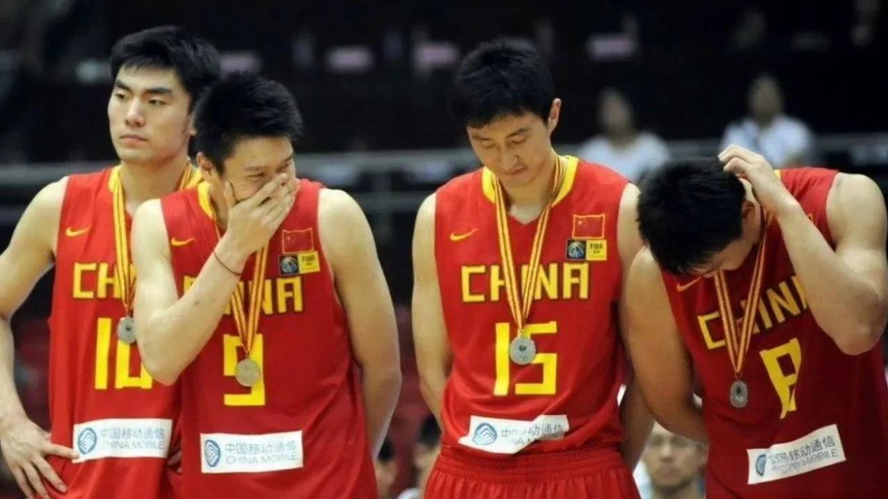 中国男篮十六次打进亚洲杯决赛，赢了十四次，输了一次，还有一次马上要打，输的那一次
