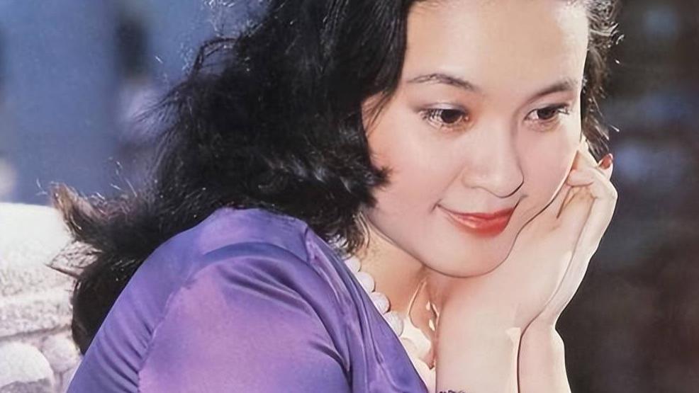 从百花影后到落魄妇女，从春晚常客到星光褪去，她经历了什么？