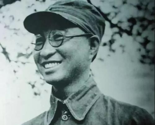 粟裕根本不会打仗！”，1958年，陈赓大将进京开会，竟然看到有人大放厥词，陈赓当