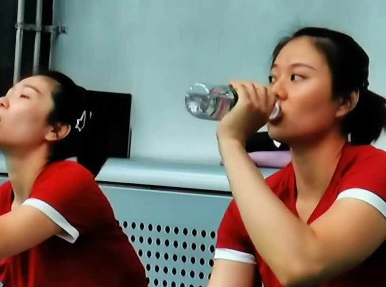 为何，新一届的中国女排北京站的比赛不在央视体育频道直播了。
在巴奥期的比赛，场场