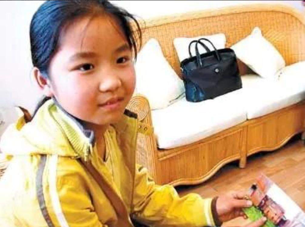 1990年，男子在新婚夜将瘫痪妻子抱上炕，妻子含泪说：“我身子弱，不能给你生个一