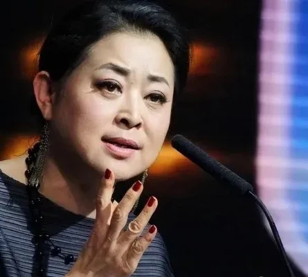 倪萍说：我被父母轻视，被同事排挤，被劈腿，被离婚，我在人生的黑暗中看透了人性。