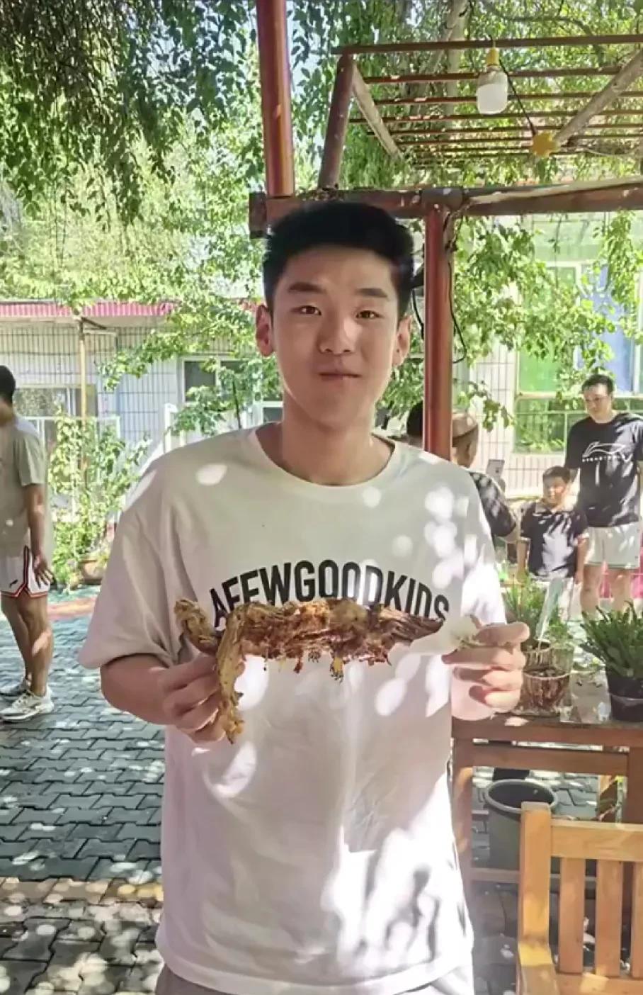杜锋重奖王洪泽！
在CBA夏季联赛首秀中，王洪泽拿下14分7篮板4抢断！赛后不仅