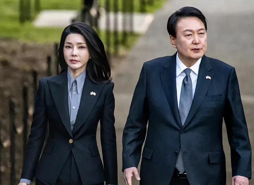 尹锡悦再次发声！尹锡悦被裁决下台失去韩国总统权力之后再次发声，除了对支持他的团体