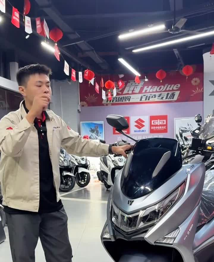 这是一台豪爵的UHR150，热度比较高，也是槽点比较多的一台车。当然大家吐槽的都