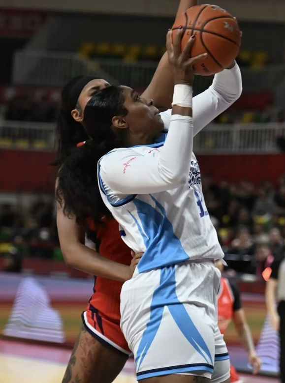 1月21日晚，2025—2026赛季WCBA常规赛A组第18轮较量在陕西榆林落幕