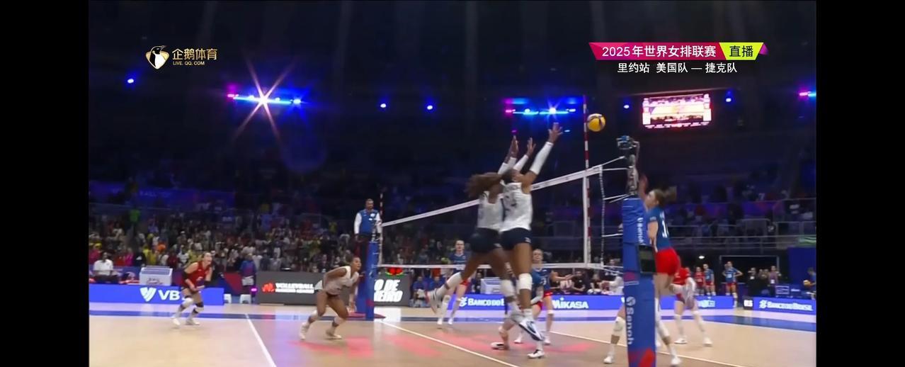 世界女排国家联赛（VNL）最新消息，捷克女排3：2战胜了美国女排！