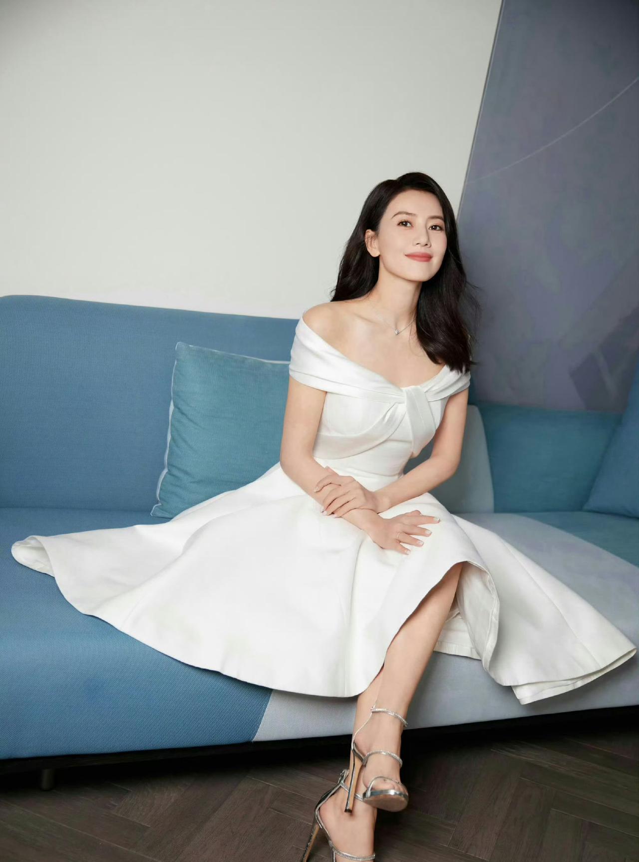 Gao Yuanyuan，165cm，秋水为神玉为骨，芙蓉如面柳如眉。