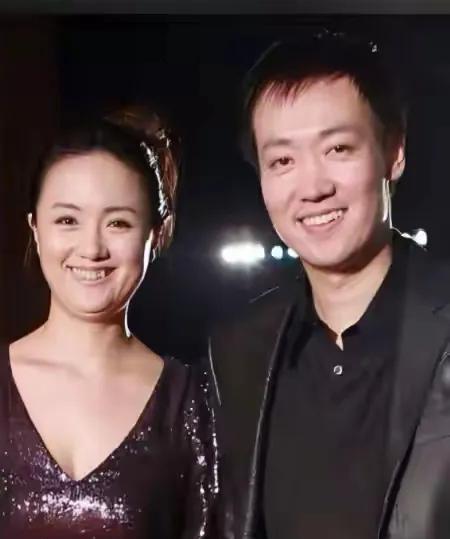 蒋勤勤几乎说不下去，
又把眼泪咽回去!
我现在不敢在小区遛弯儿，因为每个角落几乎