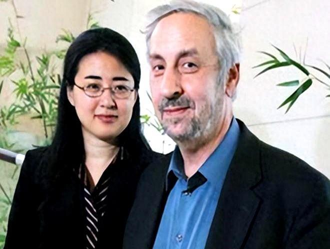 1999 年，28岁北大才女田晓菲嫁给53岁美国导师，父母气的咬牙切齿，但田晓菲