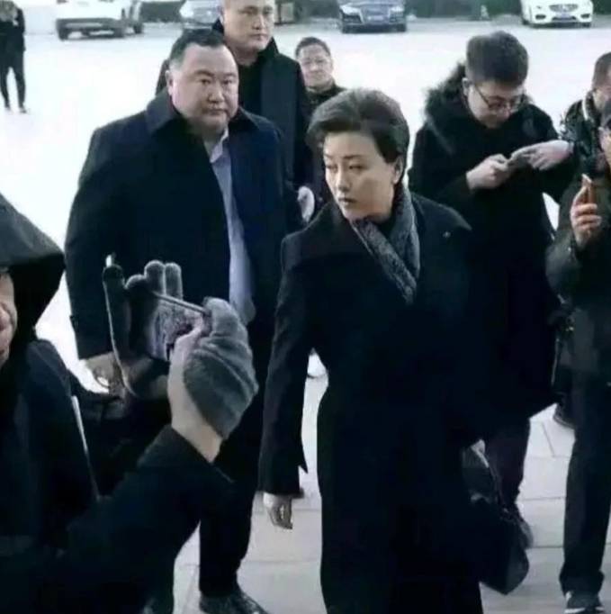 曾几何时，杨澜嫁给富豪吴征，外界纷纷猜测她是为了钱。这桩豪门婚姻的真相，在24年