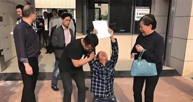 1996年，5名无辜青年蒙冤入狱，被关押了21年后才无罪释放，令人惊讶的是，5人