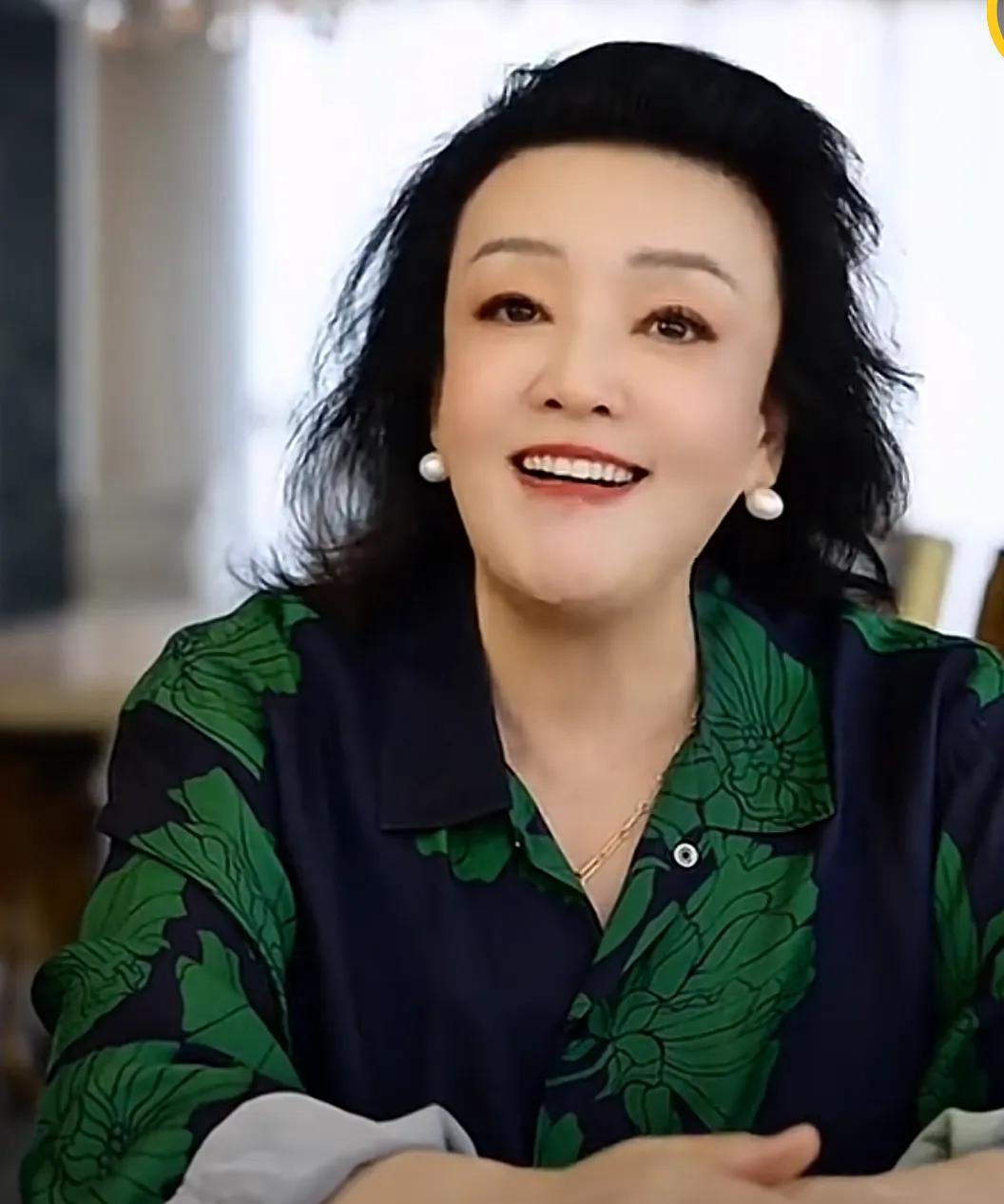 真佩服这九张嘴呀，什么都能自圆其说。
有人问：兰姐，怎么看待你被封号？他说现在回