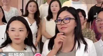 徐红哭了，而且哭的很伤心。
徐红原来有残疾啊，不是金哥说还真没看出来，金哥说他们