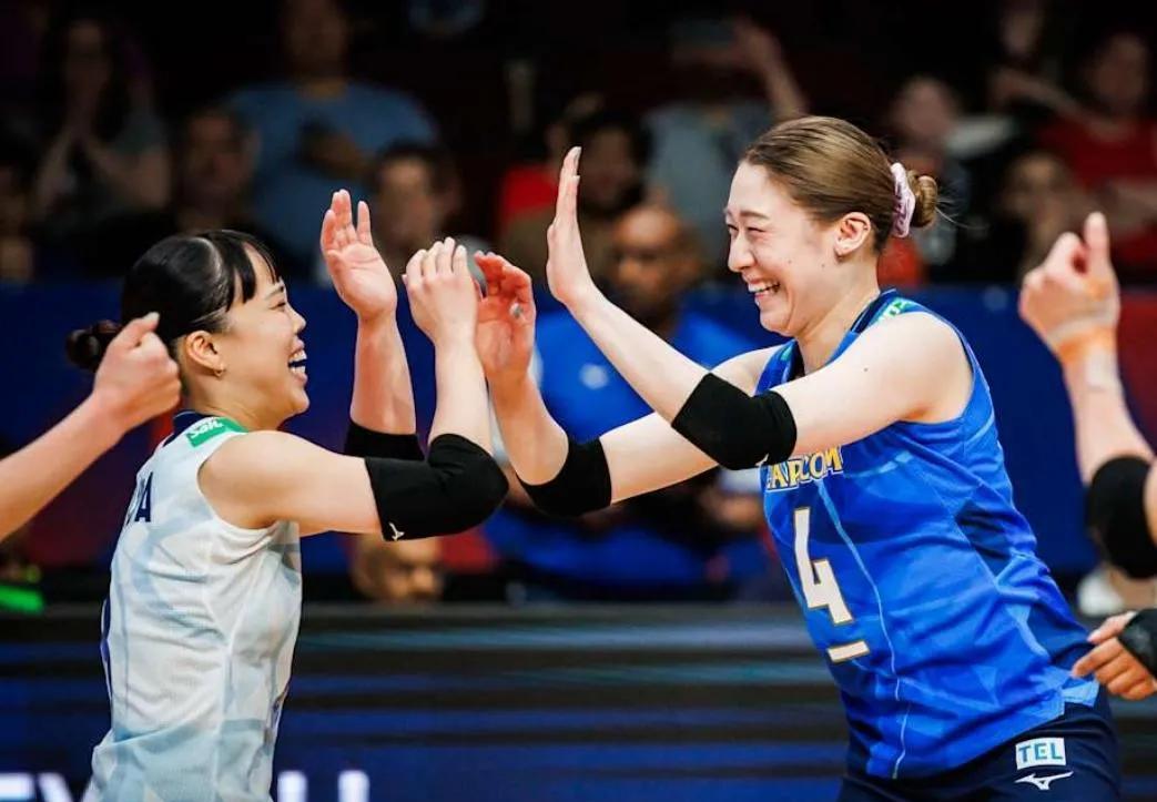 日本女排势不可挡！3-0横扫世界顶级强队塞尔维亚女排！目前已经两连胜！中国女排亚