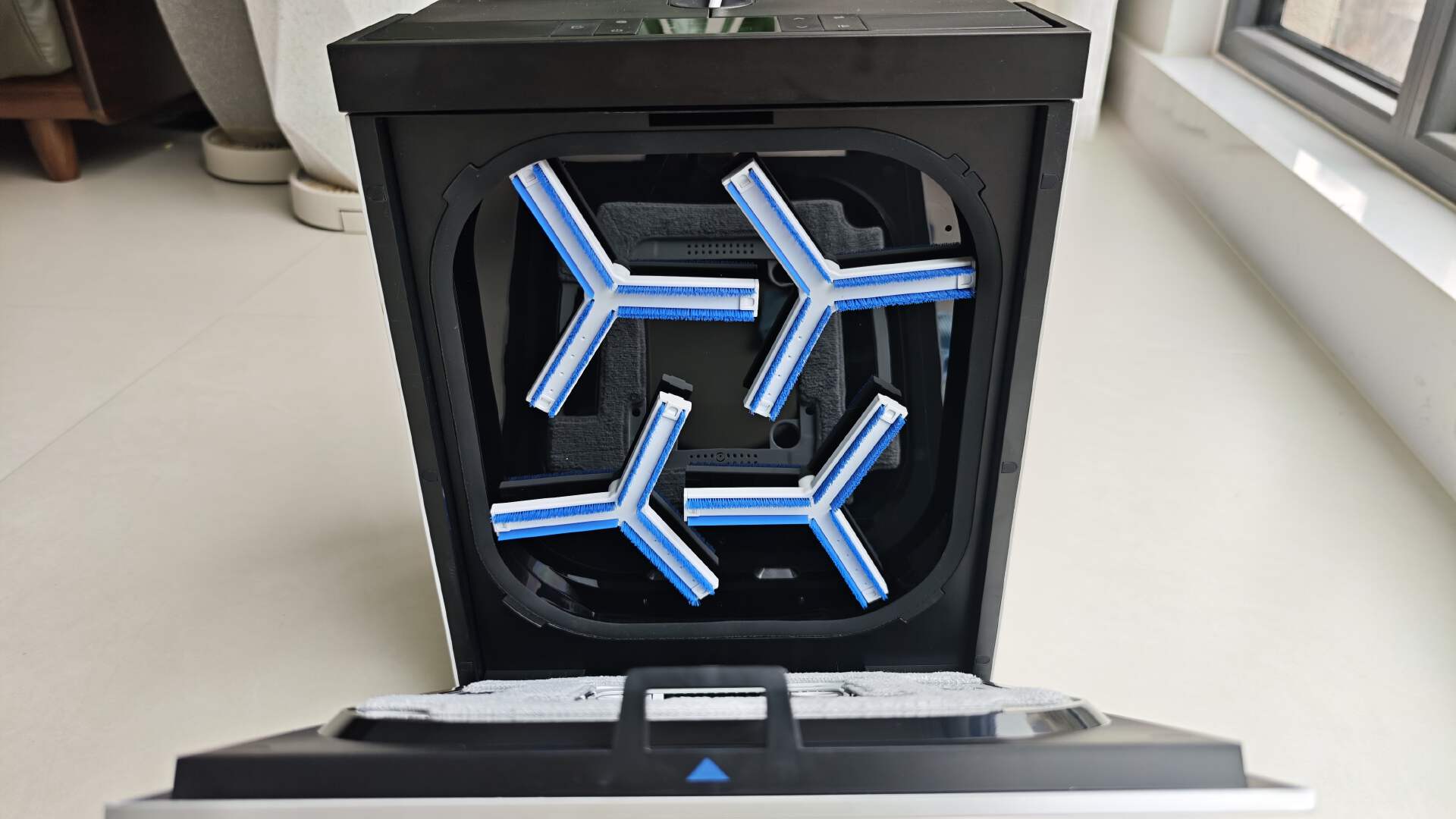 擦窗机器人可以自动洗抹布？科沃斯窗宝W3让玻璃清洁卷出新高度！