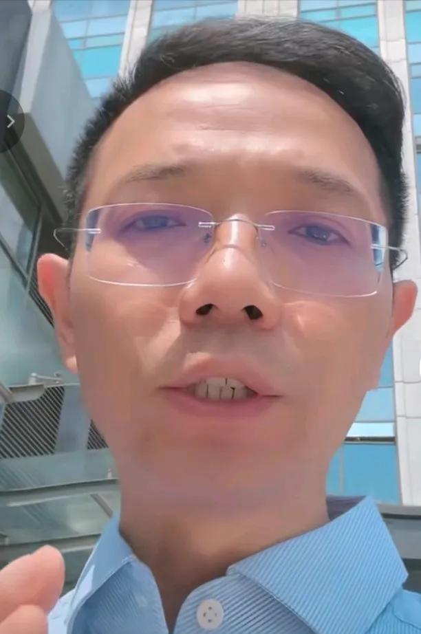 李律回应被打事件：部分骚扰与换手机有关！



针对近期网络上关于李律遭遇袭击的