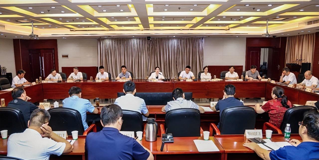 #高看徐州# 7月31日，云龙区区委常委会专题会议暨区委理论学习中心组现场研学会