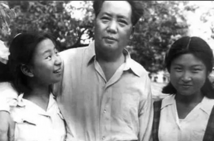 李敏是毛主席与贺子珍的女儿，小时候在苏联受过不少苦，因此，李敏回国后，毛主席对她