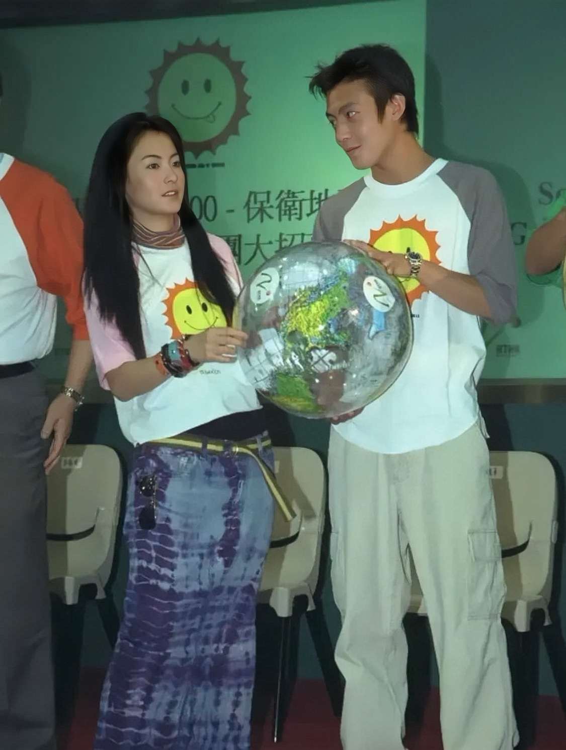 果然，爱一个人是藏不住的，眼神全是爱意[比心]