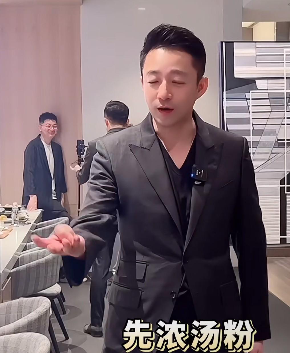 这一段看一次笑一次！
汪小菲吐槽马筱梅，看似是在无奈抱怨但这一脸的笑意是怎么回事