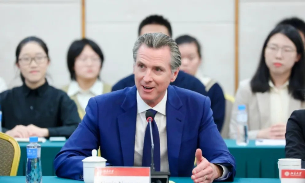 ### 加州硬刚白宫，州长霸气回怼“来抓我啊”











美国白宫边