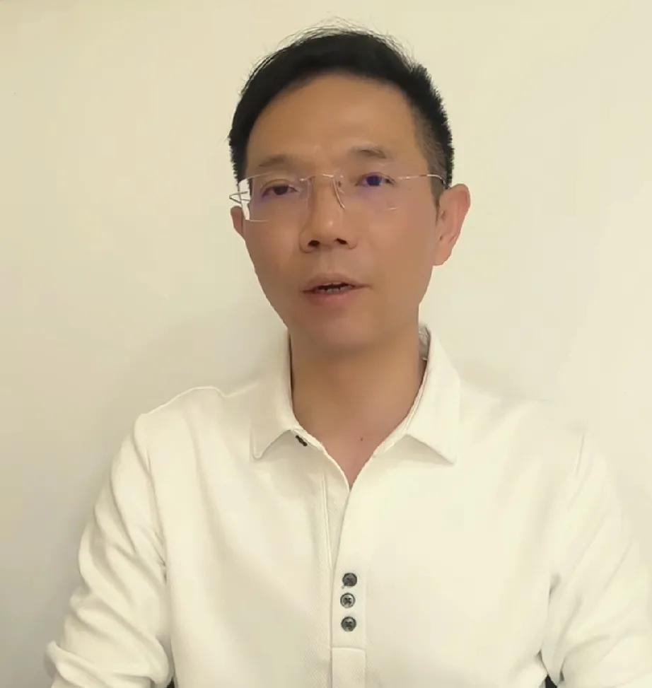 如此的课堂，加H人有恃无恐，受H人小心翼翼。
     有人问李老师，王某某在课