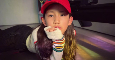 黄磊孙莉二女儿近照，多妹五官端正立体～ 