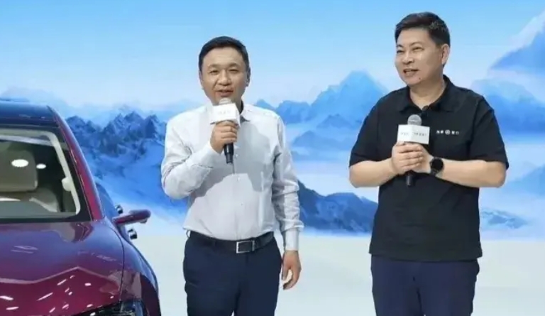 华为和赛力斯老板张兴海合作问界火了，华为和奇瑞老板尹同跃合作智界火了
华为和长安
