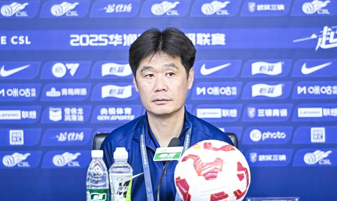青岛海牛0:2不敌武汉三镇，这场比赛青岛海牛主教练李霄鹏并没有说太多，就是对手发
