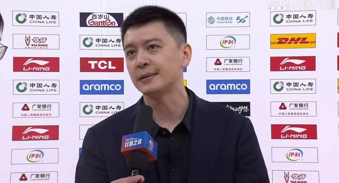 辽宁自媒体和辽宁球迷有什么资格叫刘伟下课，常规赛成绩和杨鸣一样。刘伟阵容不齐整能