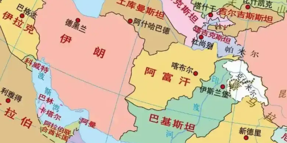 思来想去，虽然伊朗有点扶不起，但我们还是不能轻易放弃伊朗。因为轻易放弃伊朗，会让