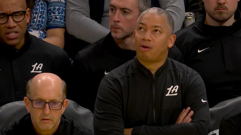 输的太窝囊！鬼才卢指导迷之自信累惨哈登伦纳德，快船19分惨败勇士