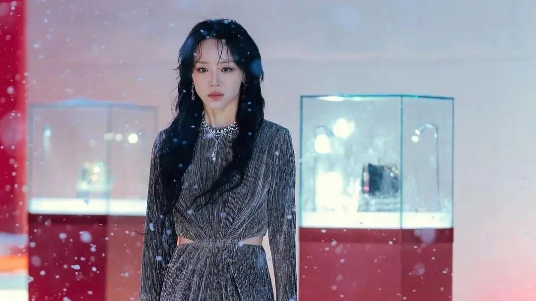 Netflix《莎拉的真伪人生》：这一幕镜头语言早已揭晓全局真相