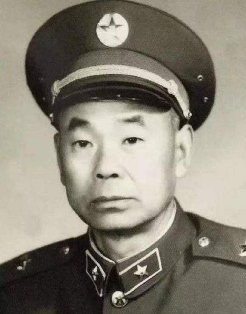 1971年，我国投掷第一颗实战氢弹，飞行员杨国祥按下了投弹电钮，但没想到，氢弹竟