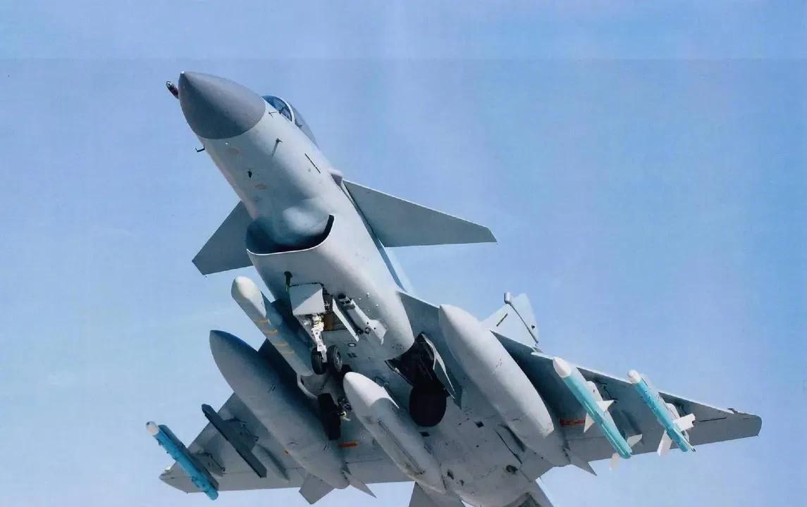 #歼10CE在空战中有哪些独特优势#歼10CE在空战优势独特，它采取降低雷达反射