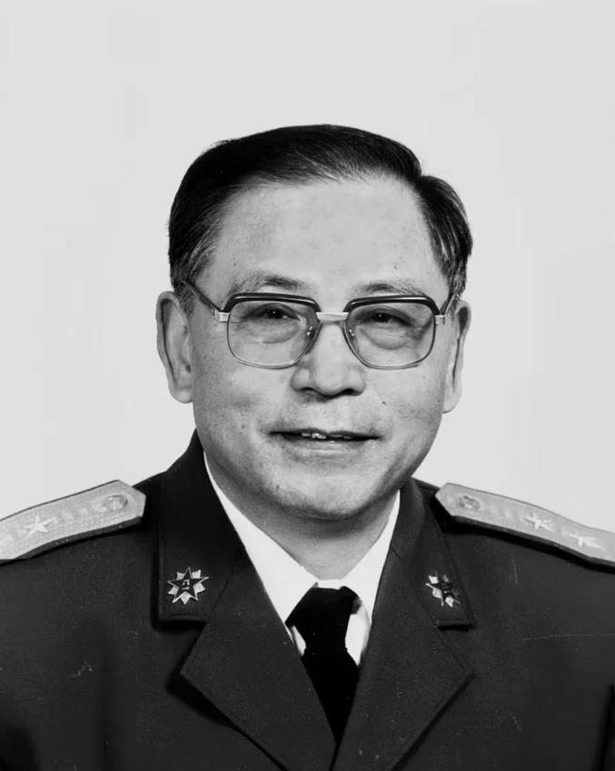 1950年，粟裕进京汇报工作，李克农知道后，立即跑去找他，急切地问道：“粟裕同志
