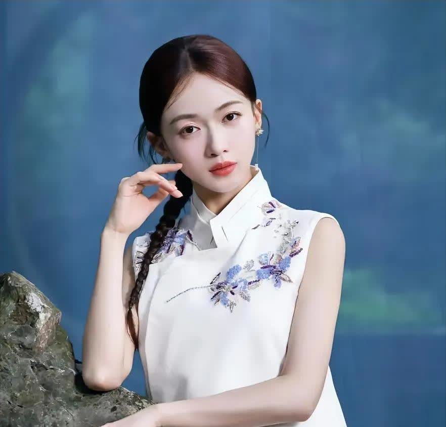 吴谨言这姐简直是内娱忍者！
怀孕生娃跟玩密室逃脱似的，狗仔队蹲到腿麻愣是没拍到