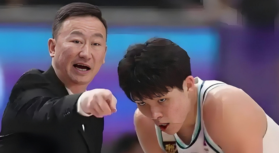 青岛男篮主教练刘维伟发文鼓励杨瀚森。他写道：来到这个舞台就是最优秀的，你不行谁行