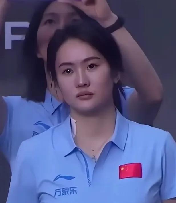 陈芋汐夺金我毫不惊讶，全红婵获得亚军我也预料之中，真正触动我的是赛后，陈若琳凝视