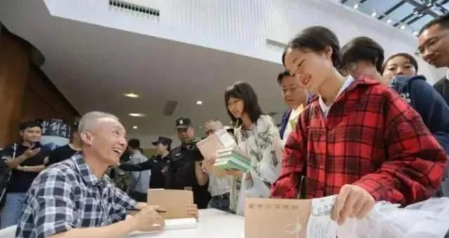 2012年，上海著名电视台主持人柏万青曾表示：“贞操是女孩给婆家最贵重的陪嫁，女